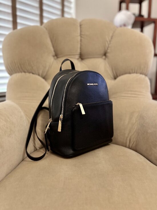 Auth. MICHAEL KORS Iconic ADINA Pebbled Leather Medium Backpack Purse main image 4